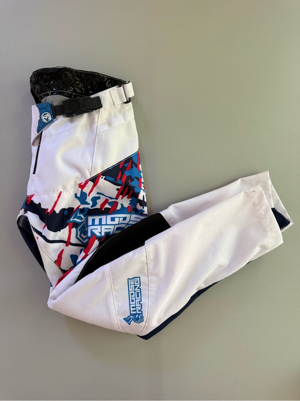 Moose Racing Agroid Pants Youth Kids size 28 White and Graphic Design - Good